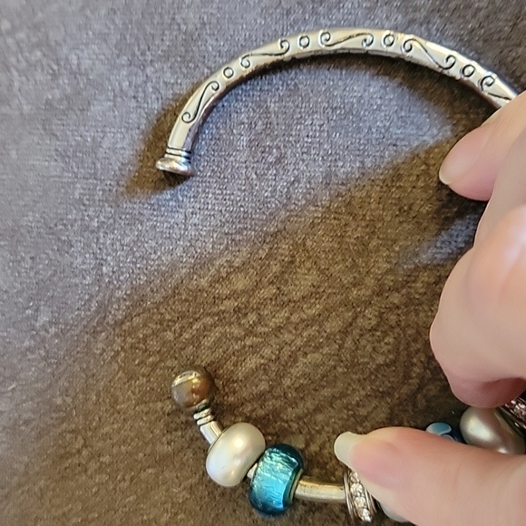 BELLA PERLINA Metal Lampwork Pearl Beaded Magnetic Clamper Bracelet FLAWED - Picture 9 of 9